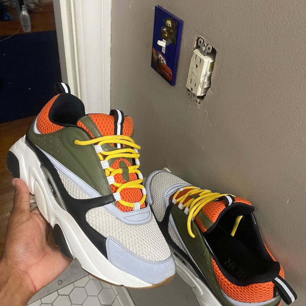 Dior b22